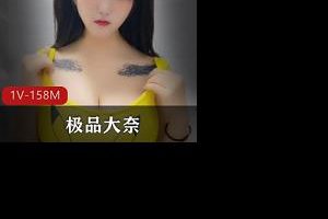 喜欢乳白色液体的极品大奈，两只手都握不住