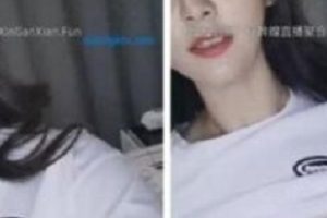 虎牙新晋人气超火爆高颜值顶级美女【极品尤物】（东方空姐）最新散播稀缺大尺度紫薇秀【1V-1.96G】