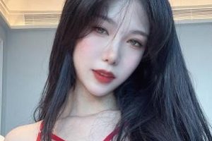 高颜值网红美女-抖娘利世定制新作红se you惑