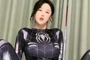 斗鱼人气超火爆顶级颜值顶级身材超完美【抖音女神】（颜不乖）最新土豪订制大尺度合集_6V-1.58G