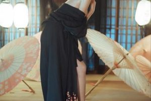 某推超高人气新晋网红Coser博主超高颜值美女（奈汐酱）最新散播稀缺资源合集