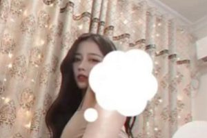 某推新晋冷门人气国人神秘无名美女（高颜值主播）微信直播噼里啪啦视频散播完整合集_11v-1G