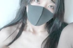 最新（玩偶姐姐）黑丝完整版在线观看