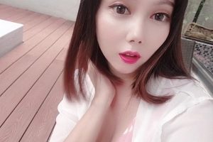 onlyfans高冷御姐《mooncat》成为带项圈的反差