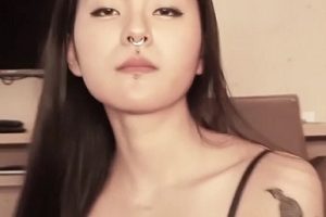 华裔《Rae Lil Black》 发布在国外的劲爆视频