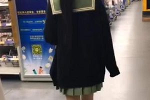 B站UP主《浆果儿》户外公园跳舞视频