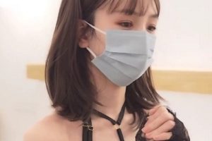 窈窕S型曲线人间尤物《冉冉学姐》圣诞初体验