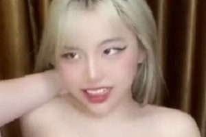 极品身材高颜网红嫩妹《玉美酱》露脸私拍