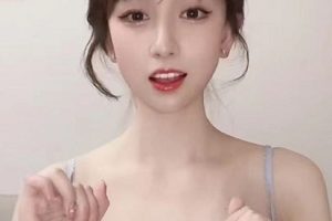 全网疯传的南京某大小清纯校花抖音63W粉丝《小坦克》有尺度视频