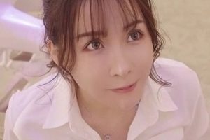 《辛尤里》12月新作 和闺蜜搭乘诸葛木马玩弄升天