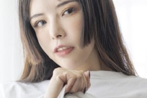 抖音网红《秋和柯基》洗衣房的室友姐姐