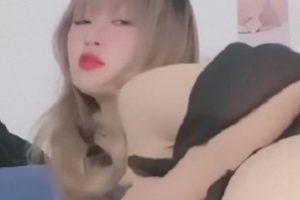 推特《小鹿酱》黑丝少女