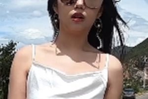 美腿女神《玲玲》白色吊带连衣裙