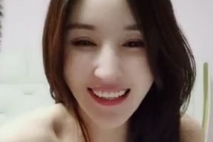 高人气惊世女神《仔仔没电了》沉沦颜值比明星还高