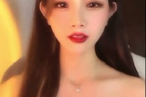 虎牙星秀《小辘女》初次下水直播