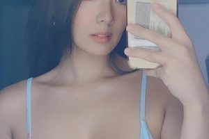 人气网红模特儿《许美仁》被四眼金主各种玩弄