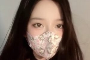 新人青春抚媚美少女《御梦子》狗链黑丝情调