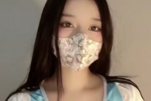 新人青春抚媚美少女《御梦子》足球宝贝