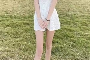 高颜值反差学生妹《薛翊宁》图影泄密流出 [13v+246m][百度盘]