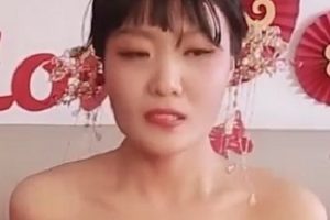 麻豆新剧情 新婚夜哥哥喝醉，弟弟和嫂子洞房