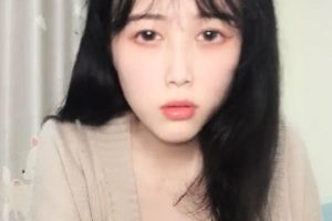 清纯系天花板戴着小小卡哇伊兔耳朵