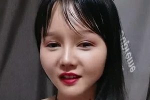 模特《苏苏苏》沙发上三个小时打扑克