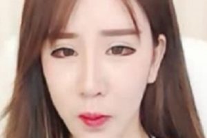 UT主播《Aicee》各种大秀打扑克