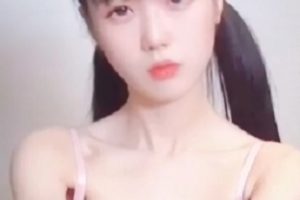 18岁刚刚成年的极品小妹子