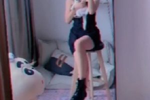 极品妹子《一只萌宠》举牌女神