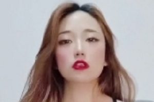 最近人气新晋极品网红露脸女神《小奶瓶》合集