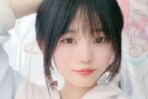 超清纯白皙小妹妹跳起舞来非常的妩媚