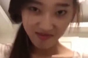 情侣自拍妹子长得像韩国人有对白走后门