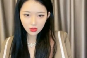 古灵精怪女孩《不2不叫徐艺诺》热舞放着道具