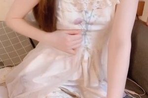 糖心极品妹子《妮酱》白丝猫猫袜